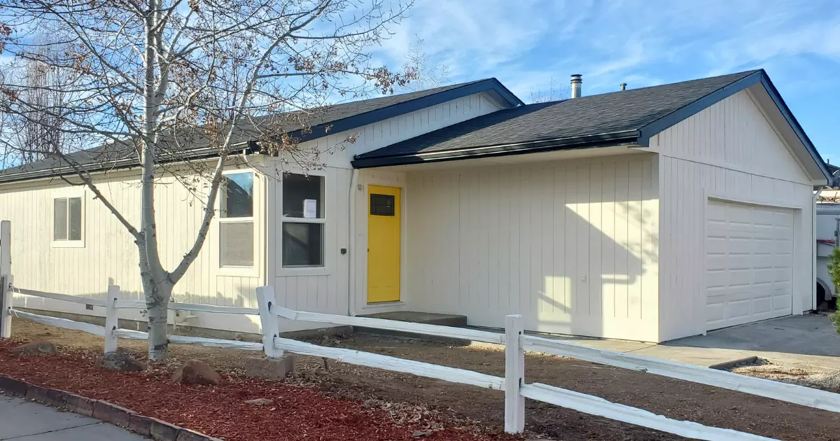 A white house with a yellow door
